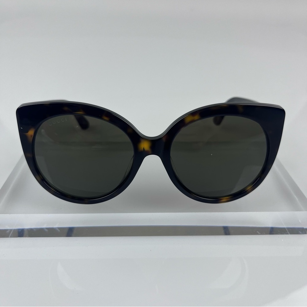 Gucci Cat Eye Style Sunglasses in Tortoise with Gold GG Logo - Picture 2 of 4